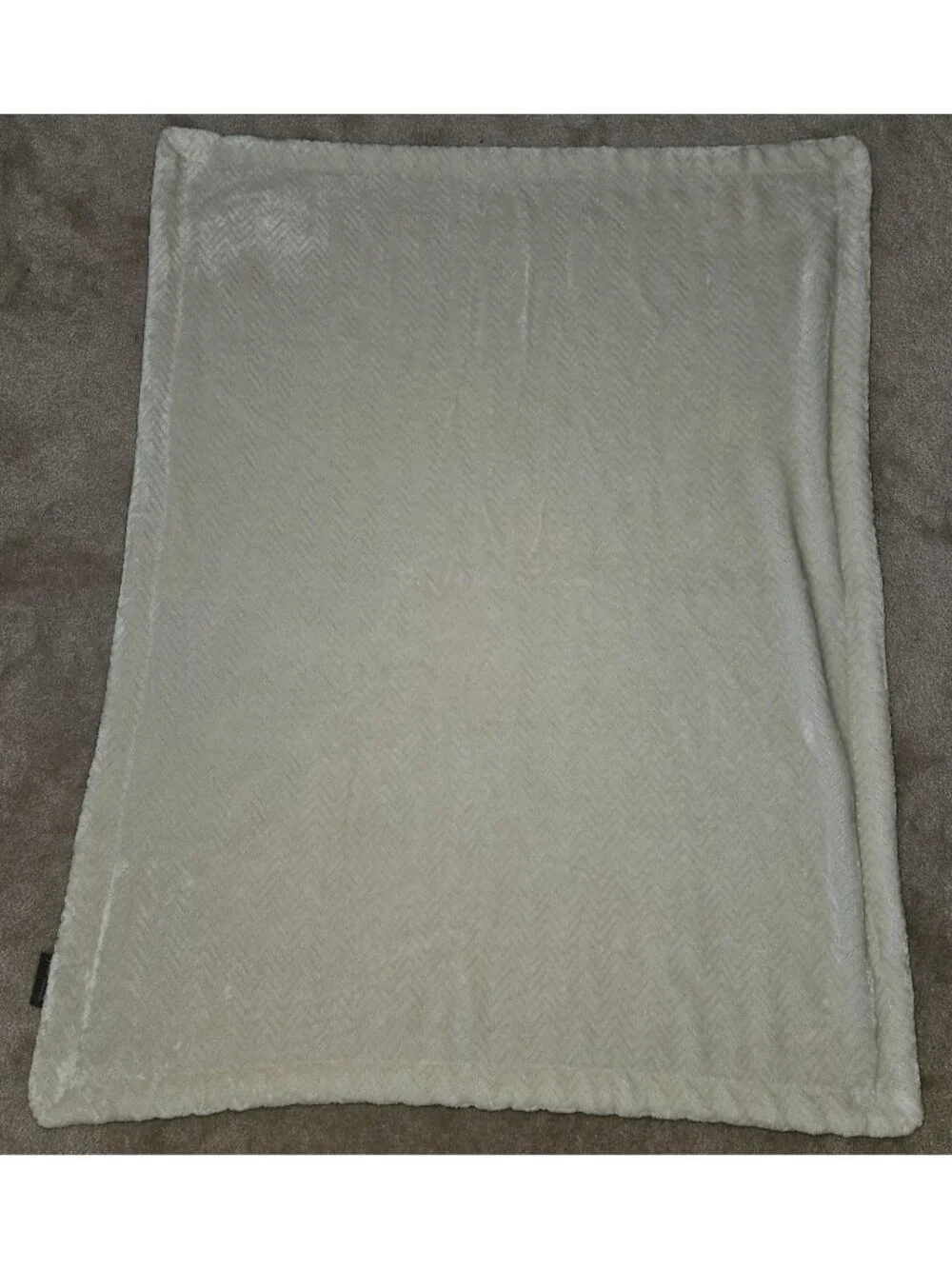 Petit Monde Solid White Embossed Chevron Baby Blanket Fleece Sherpa Soft 30x38